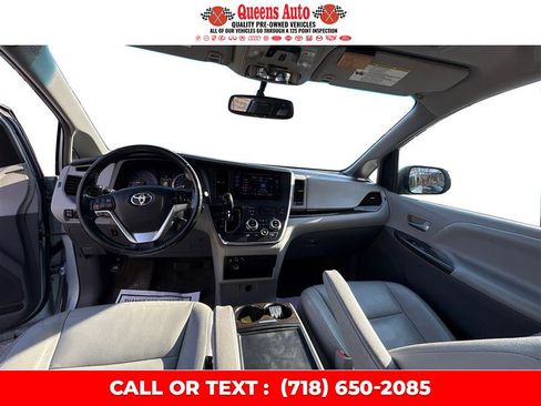 Used 2017 Toyota Sienna XLE image 26