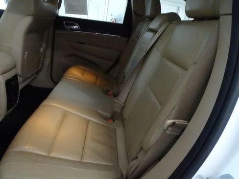 Used 2019 Jeep Grand Cherokee Limited AWD/4WD image 4
