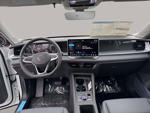 New 2025 Volkswagen Tiguan SE image 7