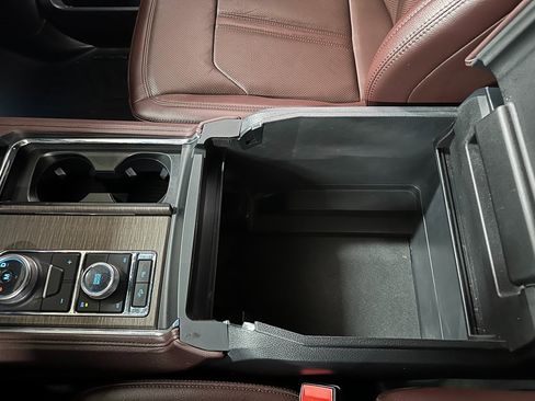 Used 2022 Ford Expedition Limited image 32