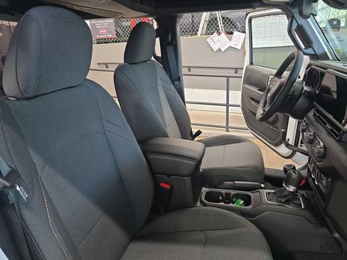 New 2026 Jeep Gladiator Sport AWD/4WD image 10