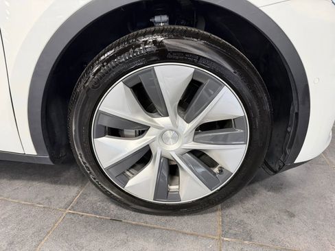 Used 2021 Tesla Model Y Long Range image 23