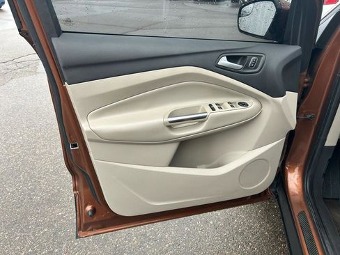 Used 2017 Ford Escape SE image 14