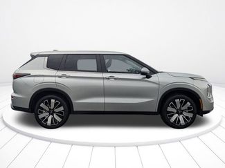 New 2026 Mitsubishi Outlander SE FWD video 2