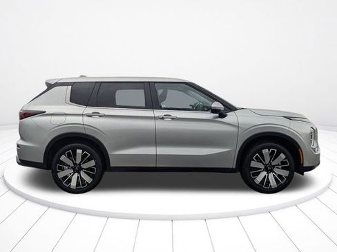 New 2026 Mitsubishi Outlander SE FWD image 2