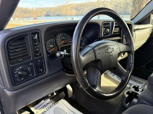 Used 2005 Chevrolet Silverado 2500 LS image 17