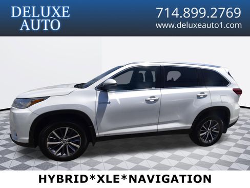 Used 2019 Toyota Highlander XLE AWD/4WD image 1