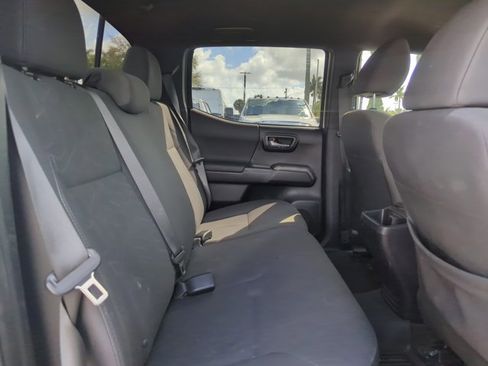 Used 2017 Toyota Tacoma TRD Sport w/ Tow Package (A/T) image 16