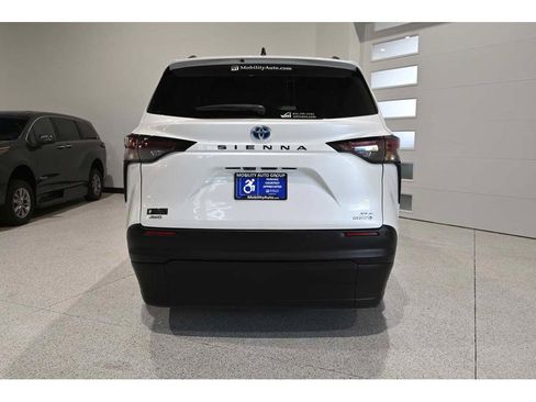 Used 2023 Toyota Sienna XLE w/ XLE Plus Package AWD/4WD image 7
