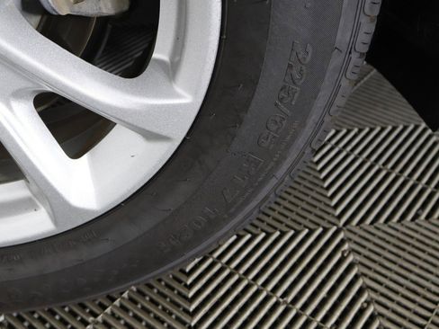 Used 2018 Chevrolet Equinox LT image 19