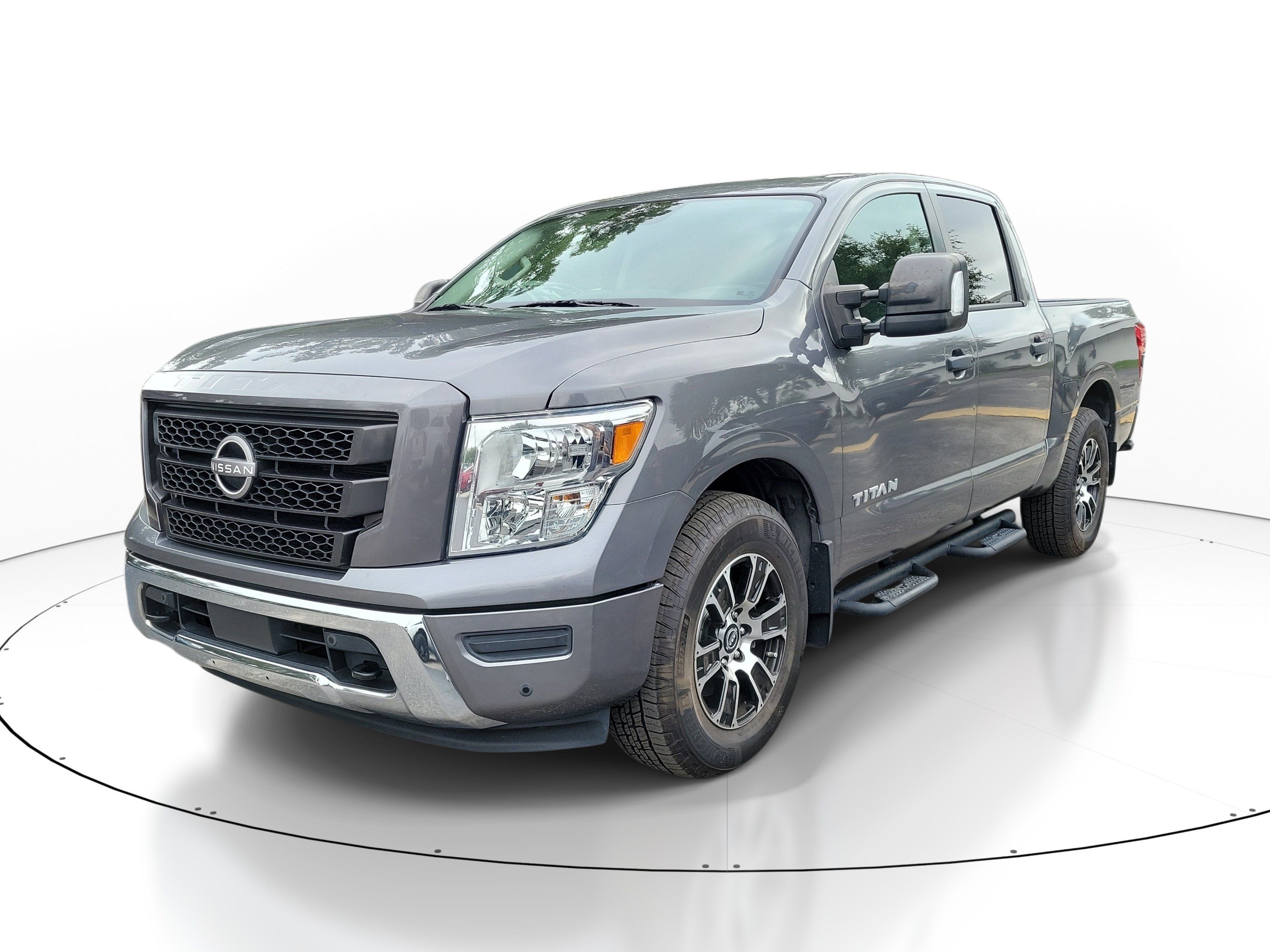 Used 2023 Nissan Titan SV w/ SV Convenience Package RWD image 3