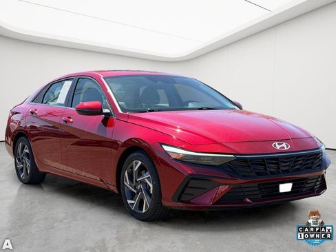 Used 2025 Hyundai Elantra Limited FWD image 8
