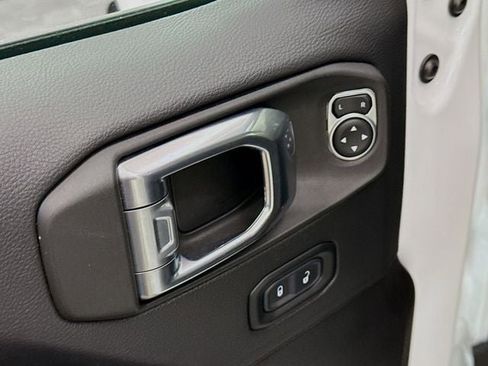 Used 2022 Jeep Wrangler Sahara w/ Cold Weather Group image 20