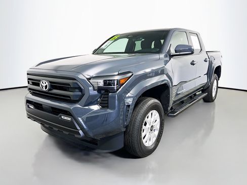 Used 2025 Toyota Tacoma SR5 image 9