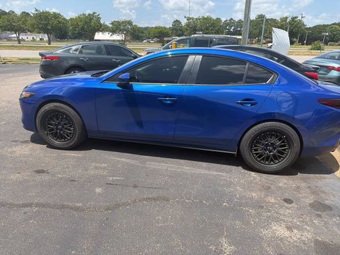 Used 2020 MAZDA MAZDA3 Sedan w/ Select Package FWD image 2
