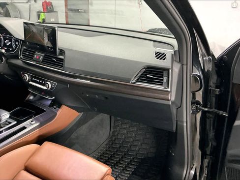 Used 2022 Audi Q5 e Premium Plus w/ Premium Plus Package image 18