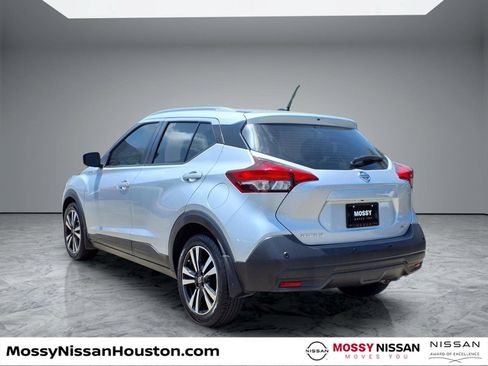 Used 2020 Nissan Kicks SV FWD image 2
