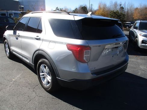 Used 2020 Ford Explorer XLT image 3