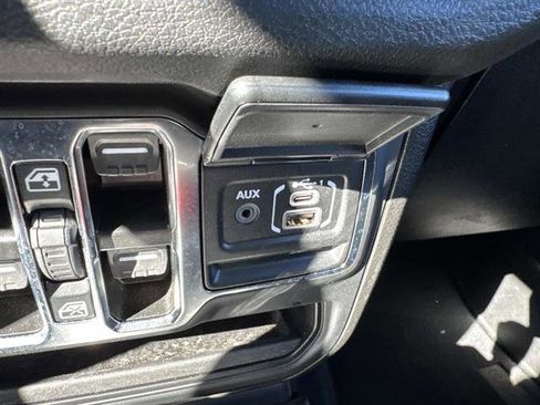 Used 2024 Jeep Wrangler Unlimited w/ Convenience Group image 20