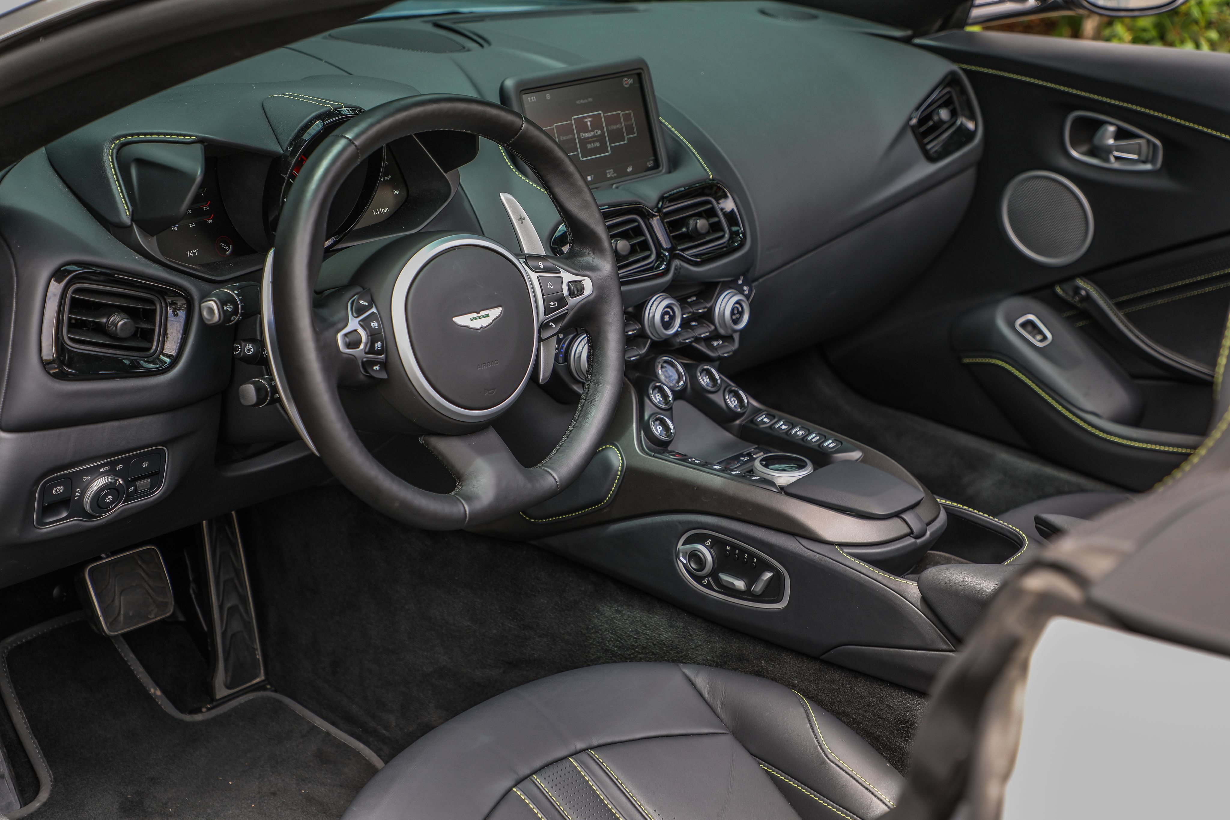 Used 2023 Aston Martin V8 Vantage Roadster RWD image 16