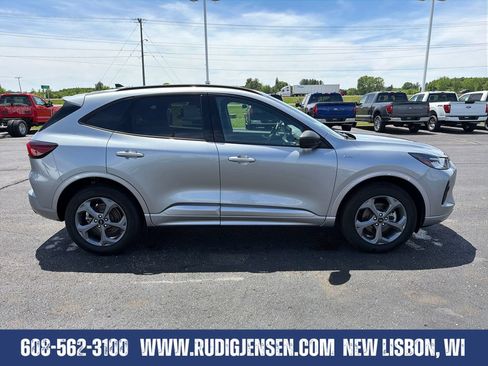 Used 2024 Ford Escape ST-Line w/ Tech Pack #1 AWD/4WD image 7