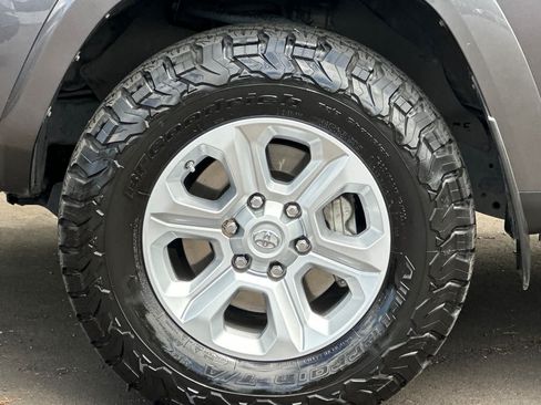 Used 2021 Toyota 4Runner SR5 Premium w/ Moonroof Package AWD/4WD image 27