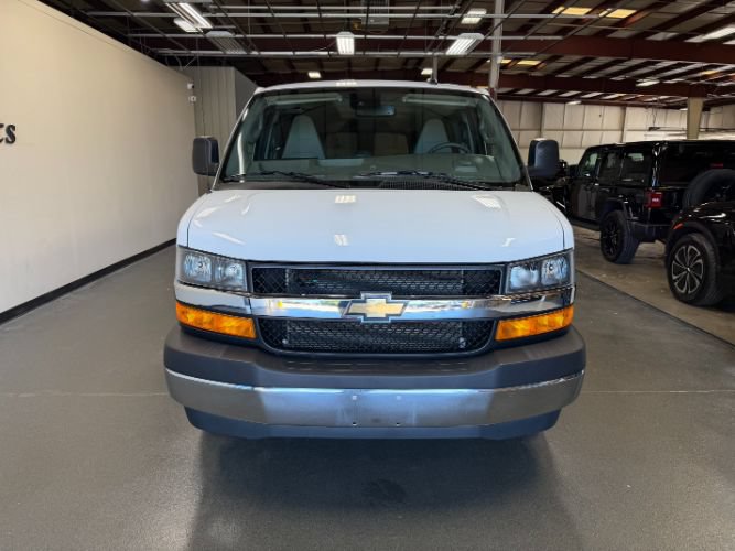 Used 2025 Chevrolet Express 3500 LT w/ LT Preferred Equipment Group RWD image 7