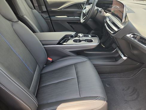 New 2025 Cadillac Lyriq Sport image 10