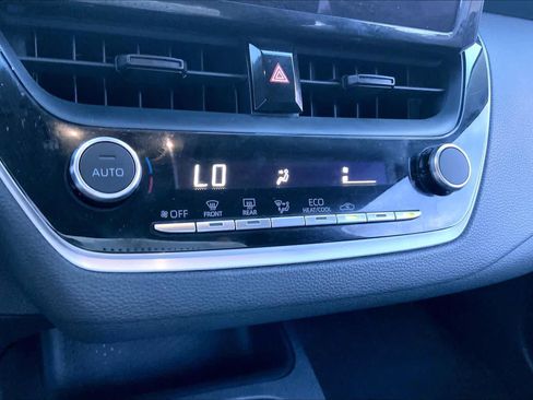 Used 2024 Toyota Corolla LE FWD image 32