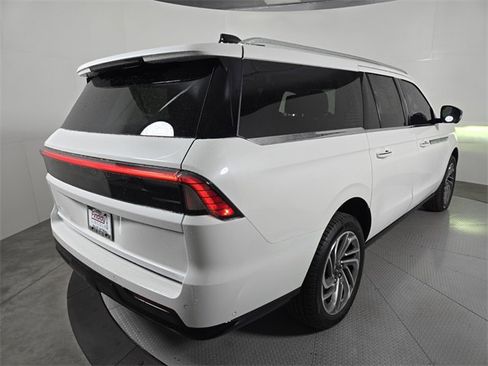 New 2025 Lincoln Navigator L Reserve image 4