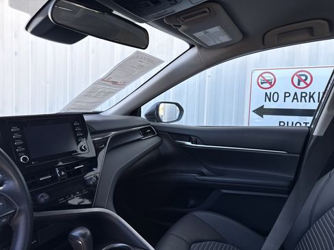 Used 2023 Toyota Camry SE image 14