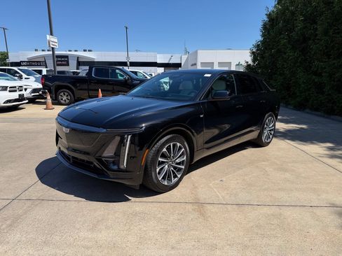 Used 2024 Cadillac Lyriq Sport AWD/4WD image 7
