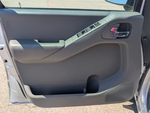 Used 2013 Nissan Frontier SV AWD/4WD image 8
