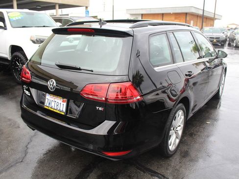 Used 2017 Volkswagen Golf SE image 7