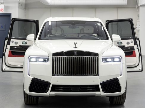 New 2026 Rolls-Royce Cullinan Black Badge image 10