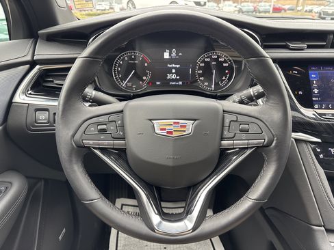 Used 2025 Cadillac XT6 Premium Luxury image 23
