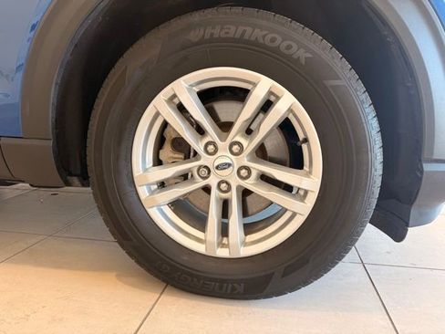 Used 2023 Ford Explorer XLT w/ Equipment Group 202A AWD/4WD image 4