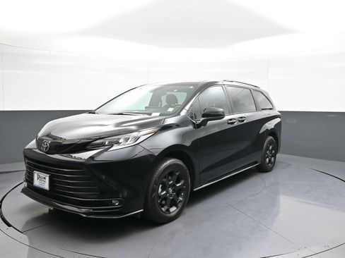 Certified 2026 Toyota Sienna XLE Woodland Edition AWD/4WD image 1