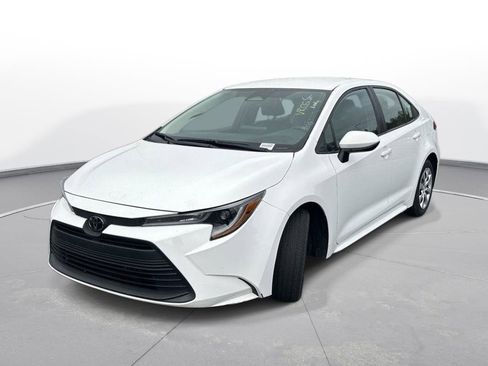 Used 2024 Toyota Corolla LE image 2