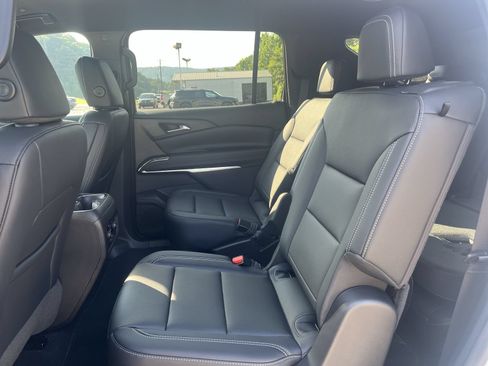 New 2026 Chevrolet Traverse LT w/ Midnight/Sport Edition FWD image 24