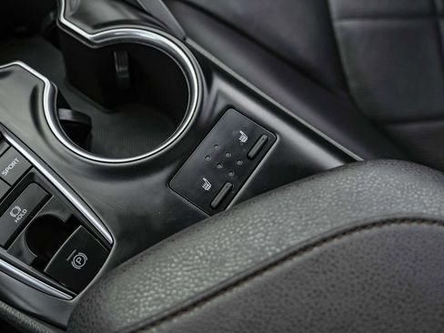 Used 2018 Toyota Camry XLE image 25