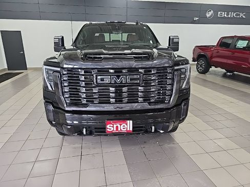 Used 2024 GMC Sierra 3500 Denali Ultimate AWD/4WD image 8