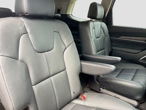 Used 2025 Kia Telluride EX w/ EX Captain's Chair Package image 30