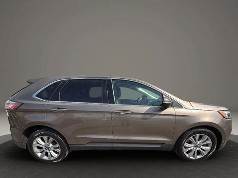 Used 2019 Ford Edge Titanium w/ Equipment Group 301A image 4