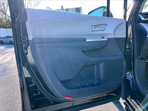 Used 2024 Toyota Sienna LE image 9