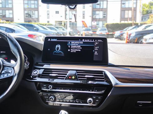 Certified 2023 BMW 530e RWD image 14