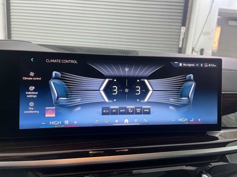 Used 2026 BMW X5 xDrive50e w/ Executive Package image 17