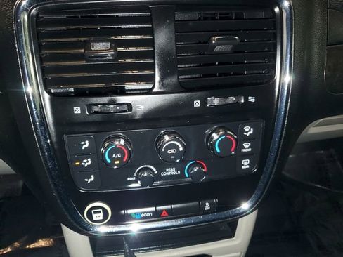 Used 2014 Dodge Grand Caravan SXT image 22