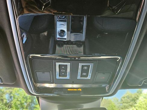 Used 2018 Land Rover Range Rover Supercharged image 29