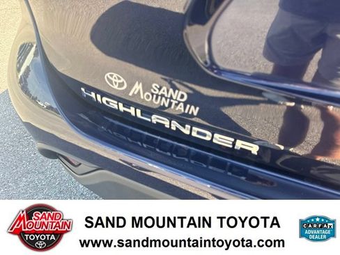 Used 2023 Toyota Highlander LE AWD/4WD image 10